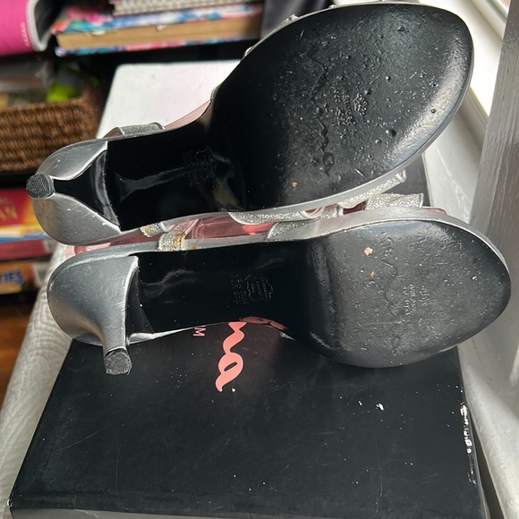 Woman  Nina  silver sandals  size 7.5 - Picture 3 of 5